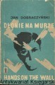 dlonie na murze PAX.jpg