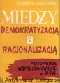 miedzy demokra IZ.jpg