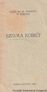 Szkoła Kobiet. Komedyia w pięciu aktach z francuzkiej, Moliera przerobiona 1781. Premiera Teatr im. W. Horzycy w Toruniu / Dyrektor i Kierownik Artystyczny: Hugon Moryciński