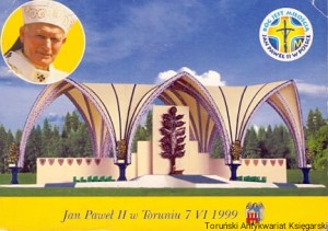 Pocztówka Jan Paweł II w Toruniu 7 VI 1999 : Ołtarz papieski / BE&W