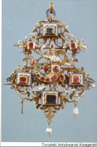 Pocztówka Zawieszenie z figurą Fortuny Muzeum Okręgowe w Toruniu / Wacław Górski, Andrzej R. Skowroński (fot.)