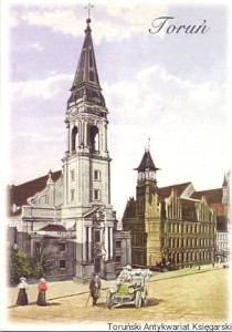 Pocztówka Toruń Budynek Poczty Głównej z lewej-Kościół akademicki p.w. Ducha Świętego wg widokówki z początku XX wieku / Brak autora
