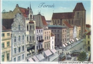 Pocztówka Toruń Dom „Pod Gwiazdą” w głębi katera p.w. św. Janów wg widokówki z początku XX wieku / Brak autora