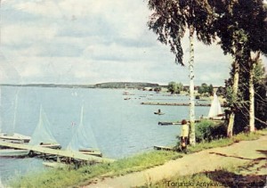 Pocztówka : Charzykowy. Przystań nad jeziorem / T. Sumiński (fot.)
