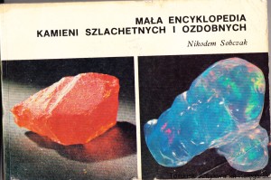 Mała encyklopedia kamieni szlachetnych i ozdobnych / Nikodem Sobczak