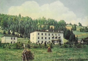 Pocztówka : Wisła Czarne, Dom wypoczynkowy FWP „Ostoja”  / J. Wendołowski  (fot.)
