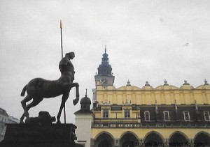 Pocztówka : Igor Mitoraj. Centauro 1994, brąz  / Jacek Poremba (fot.)