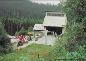 Pocztówka. Karpacz. Dolna stacja wyciągu krzesełkowego na Kopę  / R. L. Dudley  (fot.)