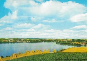 Pocztówka. Pojezierze Kaszubskie. Widok na Chmielno i jezioro Kłodno  / K. Kamiński   (fot.)