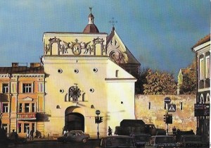 Pocztówka. Wilno. Ausra (Medininkai) Gate / J. Jakimavicius  (fot.)