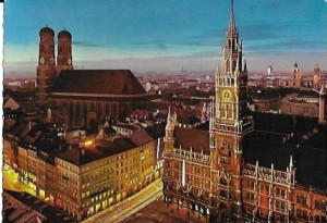 Pocztówka. Munchen Rathaus und Frauenkirche  / Brak autora 