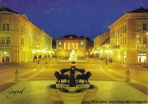 Pocztówka. Szeged. Klauzul square with Klara Tobia’s Lion-well  / Brak autora 